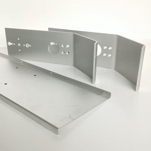 Maßgefertigte CNC-gefräste Aluminiumlegierungsplatte Beschichtete Oberfläche 3% Toleranz T3-T8 Härtegrad Schneiden Biegen Schweißen H24 Anpassung - Product Image 4
