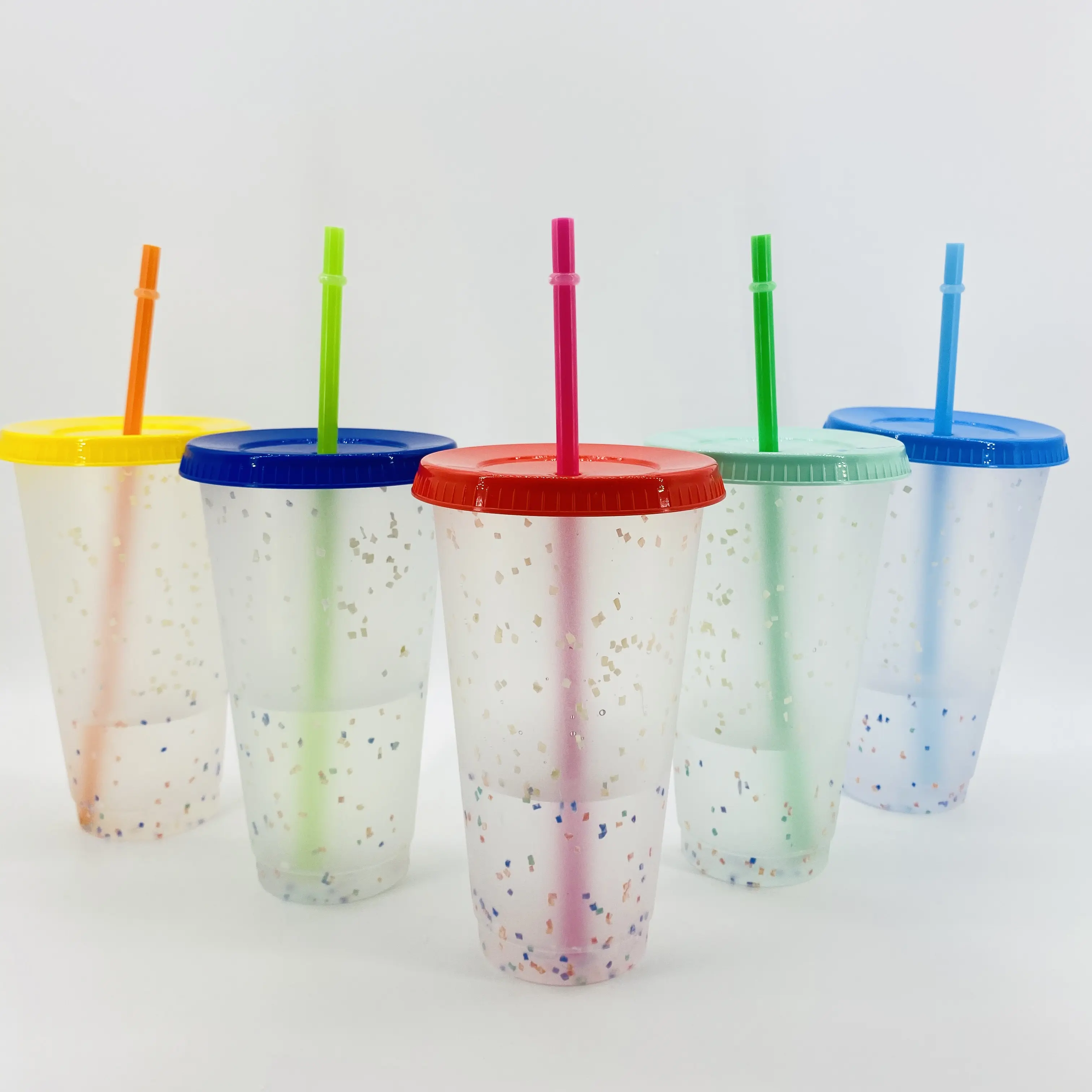 Herbruikbare Frosted Plastic Ijs Koud 16Oz 24Oz Kleur Veranderende Confetti Koude Smoothie Bekers Met Regenboog Rietjes Voor Koude water Drankjes