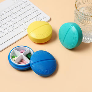 Pillbox Mini, organiseur de pilules portable à 4 compartiments, étui à médicaments de voyage, recouvert d'un revêtement de couleur unie, couleurs mélangées - Product Image 1