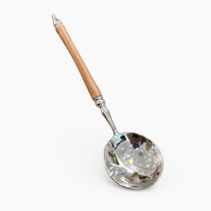 Cuillère en acier inoxydable avec manche en bois style vintage pour la cuisine et la salle à manger - Product Image 1