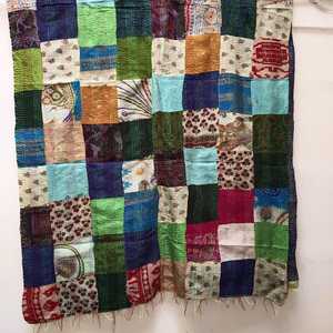 Ensemble de couvre-lits décoratifs en soie vintage de qualité supérieure, style Kantha, avec découpe en warp, couvre-lit bohème, utilisation hôtelière, doux - Product Image 1