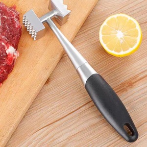 Marteau attendrisseur de viande en acier inoxydable avec manche noir pour usage en cuisine - Product Image 2