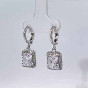Pendientes de Latón Chapados en Oro con Circonita Cúbica con Corte de Abuela de Tianyu Gems, un Diseño Geométrico de Lujo y Tendencia para Mujer - Product Image 4