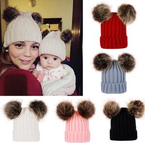 Hiver Chaud Mère Fille <span class=keywords><strong>Bonnet</strong></span> Femmes Enfants Fausse Fourrure <span class=keywords><strong>Deux</strong></span> Double Pom Pom Knit Hats Solid Color Mommy And Me Pompom Beanies - Product Image 2