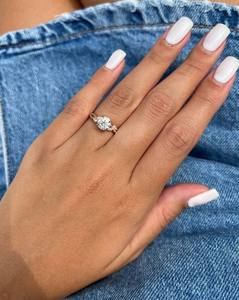 Bague de Fiançailles et de Mariage en Or Massif avec Diamant Naturel 100% de 1 Carat, Sertissage Classique à Griffes, Motif Croix, Feuille et Branche - Product Image 4