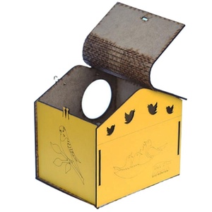 Ensemble de 4 nids en bois à toit ouvert avec des couleurs mélangées à motif animal pour la maison confortable des animaux domestiques par catégorie 'Pet Cages' - Product Image 1