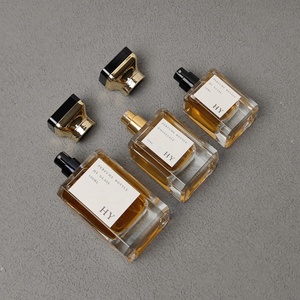 Flacone Vuoto di Lusso per Profumo e Colonia 30ml 50ml 100ml Quadrato con Collo a Crimpatura, Atomizzatore e Tappo Dorato dal Design Unico - Product Image 4