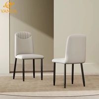 Chaise de salle à manger latérale en cuir PU avec pieds en fer noir, style nordique moderne et simple, pour la maison ou le café