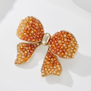 Broche simple et polyvalente en cristal dégradé avec nœud, <span class=keywords><strong>couleur</strong></span> <span class=keywords><strong>caramel</strong></span>, luxe léger, haut de gamme, en cuivre exquis et écologique - Product Image 1