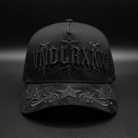 Casquette Trucker Vintage à 5 Panneaux avec Broderie Haute Qualité, Visière en Mousse et Dos en Maille, Style West Coast Chicano Streetwear Urbain, Vente en Gros