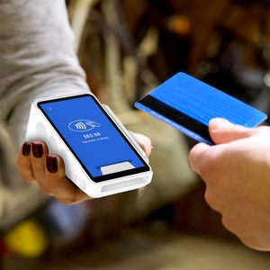 Support de téléphone à design ergonomique unique pour lecteur de cartes POS avec protection d'écran anti-rayures 9H 2.5D, logo personnalisé OEM ODM - Product Image 5