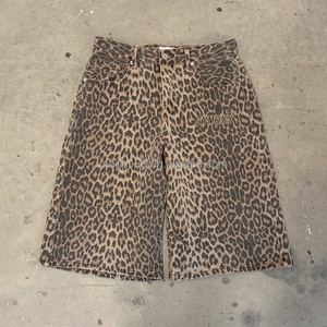 Shorts en jean léopard vintage personnalisés pour hommes, coupe ample et décontractée, style streetwear, denim épais - Product Image 1