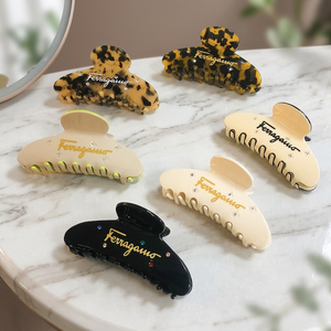 SHE SHARES Pinces à cheveux unisexe en résine coréenne avec grands strass semi-circulaires, style européen-américain, 11 cm, à maintien sûr, style doux et décontracté, vente en gros - Product Image 3
