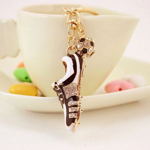 Llavero de metal con diseño de zapatillas de fútbol creativas, colgante de diamante para hombre, pequeño regalo YS848, China, empaquetado individualmente - Product Image 4