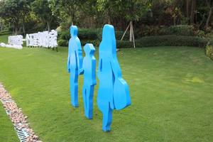 K399 famille heureuse FRP extérieur Art paysage Statue résistant à la décoloration léger peinture à la main moderne abstrait maison jardin Sculpture - Product Image 4