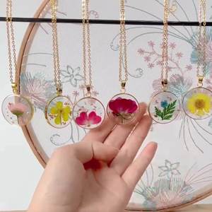 Coreano all'ingrosso oro placcato in acciaio inox <span class=keywords><strong>ciondolo</strong></span> in resina 12 falena nascita secchi fiore sole collana <span class=keywords><strong>margherita</strong></span> - Product Image 2