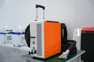 Dispositivo Portatile Certificato CE da 500W per Rimozione Ruggine con <span class=keywords><strong>Laser</strong></span> a Fibra per Efficiente Rimozione di Vernice e Macchie d'Olio su Superfici Metalliche - Product Image 3