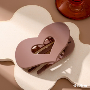 Pinces à cheveux cœur creux, pinces bec de canard plates en forme de cœur, attaches élégantes pour cheveux, accessoires capillaires pour femmes - Product Image 6