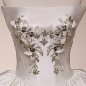 2025 सैटिन शादी की पोशाक तीन आयामी फूल मोती अनुसिन स्ट्रैपलेस गेंद का गाउन जिसमें धनुष चर्च ट्रेन के साथ आकार की ब्राइडल ड्रेस - Product Image 4