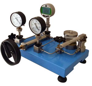 Pompe de calibration portable haute précision pour comparaison de sources hydrauliques et vérification de manomètres - Product Image 6