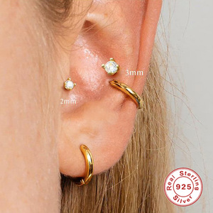 Boucles d'oreilles clous simples à quatre griffes en argent sterling S925, très vendues, pour cartilage, à tête plate et à filetage - Product Image 4