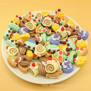 مبيع بالجملة مشابك شعر مصنوعة يدويًا من الراتينج وصديقًا على شكل كعكة وملحقات ثلاثية الأبعاد على شكل كعكة - Product Image 2