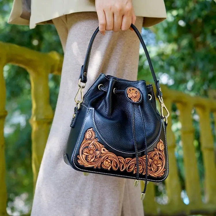 클래식 정품 슬링 가방 크로스 바디 손으로 만들어진 여성을위한 럭셔리 핸드백 숙녀 암소 숨기기 가죽 서양 크로스 오버 카우걸