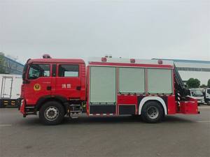 סינוטרוק הובו 4*4 הצלה חירום 8cbm מגדל מים אש טנקר - Product Image 3