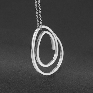Collier statement pour femme avec grand pendentif double cercle, longue chaîne pour pull, en argent et or, avec pendentifs en forme de cœur, de sport et de chauve-souris - Product Image 2