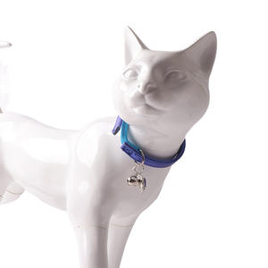 منتجات حيوانات أليفة جديدة أميغو لون PU طوق قطة مع حب ياقة قطة ماسية - Product Image 5