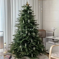 Künstlicher Weihnachtsbaum Realistische Kiefernnadeln Faltbarer Metallständer Innen- und Außenbereich Feiertagsdekoration Wohnzimmer