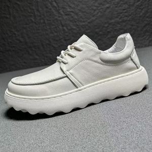 Chaussures décontractées pour hommes, confortables et légères, chaussures blanches en cuir souple pour hommes, chaussures bateau à semelles épaisses, polyvalentes - Product Image 2