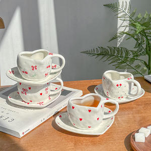 Juego de Taza y Platillo de Cerámica Pintada a Mano con Forma de Corazón, Diseño de Cereza, de Alta Calidad Estética - Product Image 3