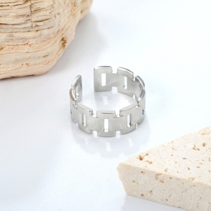 Bague ajustable en acier inoxydable pour femme, style classique, géométrique, ajourée, étanche - Product Image 3