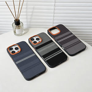 Coque de protection antichoc pour iPhone 17 avec motif <span class=keywords><strong>fibre</strong></span> de carbone et protection d'objectif <span class=keywords><strong>orange</strong></span> premium - Product Image 6