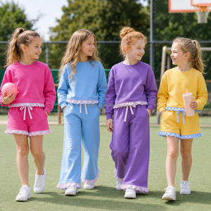 Sudadera suave para niñas pequeñas, manga larga, con volantes en el bajo, para jugar, viajar, la escuela y uso casual de fin de semana - Product Image 4