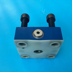 R900905303 LFA32D-7X/F Bloc de commande hydraulique à 2 voies 32 mm avec couvercle - Product Image 1