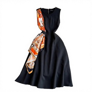 Robe midi décontractée unie à taille naturelle, col rond, sans manches, coupe trapèze, respirante et écologique – Collection Été 2025 - Product Image 3