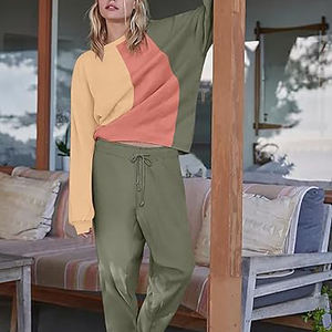 Conjunto Deportivo de Dos Piezas para Mujer con Logotipo Personalizado, Sudadera con Capucha y Pantalones Deportivos, Transpirable, de Secado Rápido y Ligero - Product Image 4