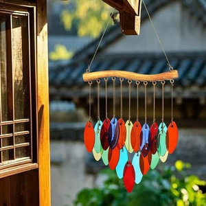 Carillons à vent en verre teinté à motif de feuilles vertes faits à la main, design Art Déco, motif de Noël pour jardin, patio ou décoration de mariage - Product Image 2
