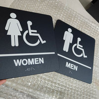 Panneau de porte en acrylique personnalisé pour salle de bain d'hôtel, signalisation ADA en braille pour toilettes handicapées, femmes et hommes
