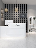 Bureau de réception compact et moderne en MDF durable pour les magasins de vêtements, les salons de coiffure, les instituts de beauté, les hôtels et les espaces commerciaux