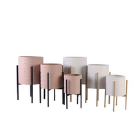 2025 Offre Spéciale Moderne Géométrique Poudre Enduit Fer Écologique Pots De Fleurs Intérieur Plante Stand pour La Maison Bureau et Jardin Utilisation