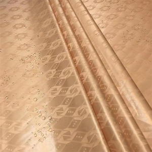 100% Coton Peigné <span class=keywords><strong>Bazin</strong></span> Riche Jacquard Original Nigérian Motifs de Mariage pour Femmes <span class=keywords><strong>Bazin</strong></span> de Mariage Malien Techniques de Tissage - Product Image 3