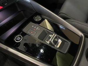 2023 2024มือสอง AU-Di A3 Sportback 35TFSI Fashion Sport Edition AWD เบนซินรุ่น Sedan Car 10563.31 Miles ขาย - Product Image 4