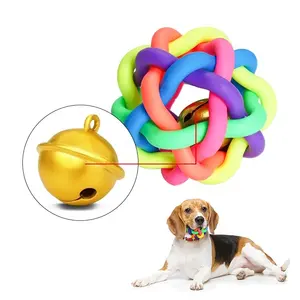 Bel mainan hewan peliharaan warna pelangi karet TPR jalinan bola karet bawaan untuk anak anjing mengunyah Molar menyenangkan