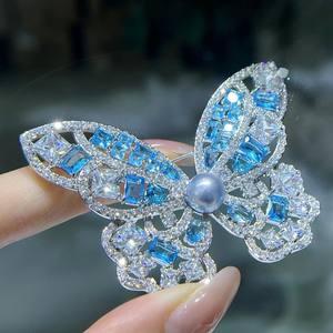 Broche de Flores de Hiedra Blanco de Moda Invernal, Nuevo Diseño de Mariposa Azul de Hao Shi, Muchas Agujas de Cáñamo para el Cuello - Product Image 1