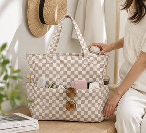 <span class=keywords><strong>Sac</strong></span> <span class=keywords><strong>fourre</strong></span>-<span class=keywords><strong>tout</strong></span> pour <span class=keywords><strong>femme</strong></span> en polyester de couleur unie multifonctionnel de grande capacité pour les voyages, la remise en forme, les loisirs et la plage - Product Image 2