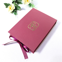 Premium Hochwertige Papier-Hochzeitseinladungsbox mit Heißprägung und 2mm Individuell Bedrucktem Klarem Acryl-Einleger