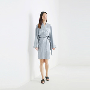 Robe longue en <span class=keywords><strong>satin</strong></span> sexy pour femmes, pyjama en soie, couleur argent, vente en gros, nouvelle collection - Product Image 3